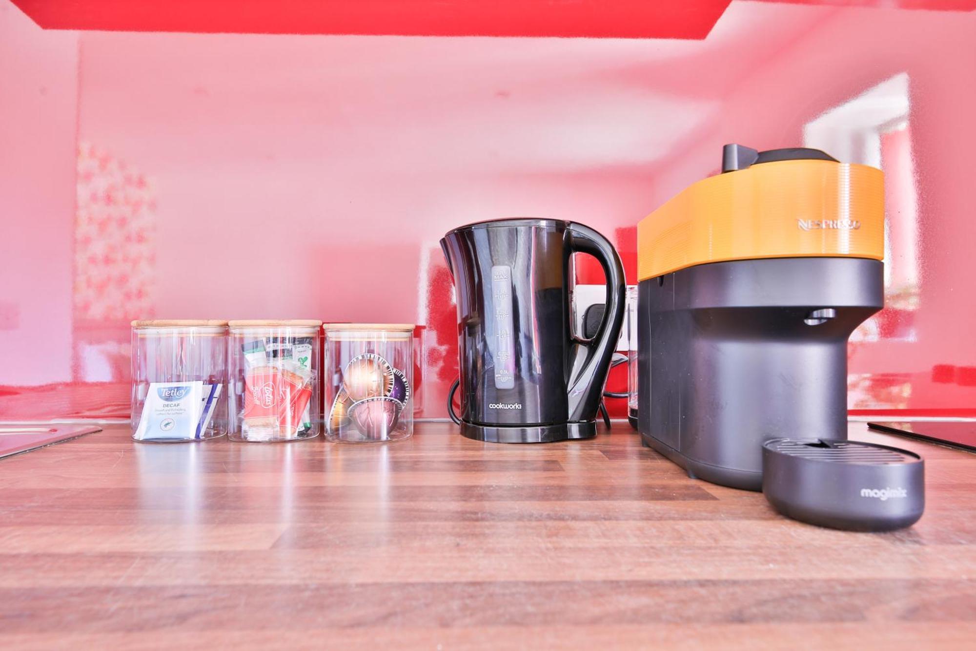 Princess Lofts City Centre Studios With Nespresso Coffee Machines & New Fast Wifi By Stayright Swansea Bilik gambar